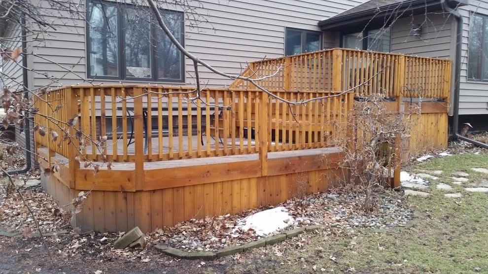 Inspiration for a mid-sized craftsman backyard deck remodel with no cover