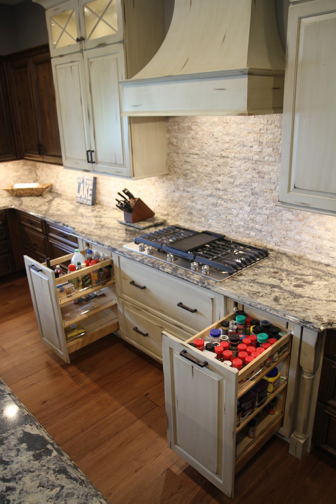 Example of a transitional kitchen design in Indianapolis