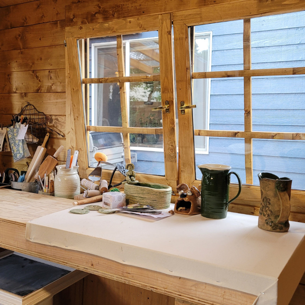 Esempio di piccoli garage e rimesse indipendenti tradizionali con ufficio, studio o laboratorio