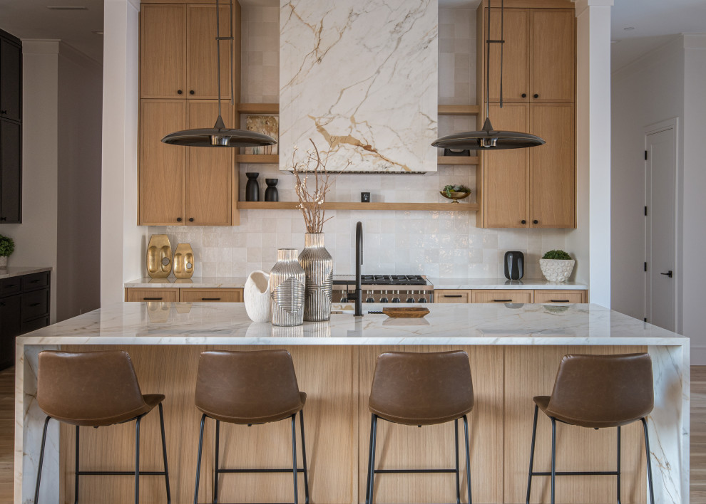Transitional kitchen photo in Dallas