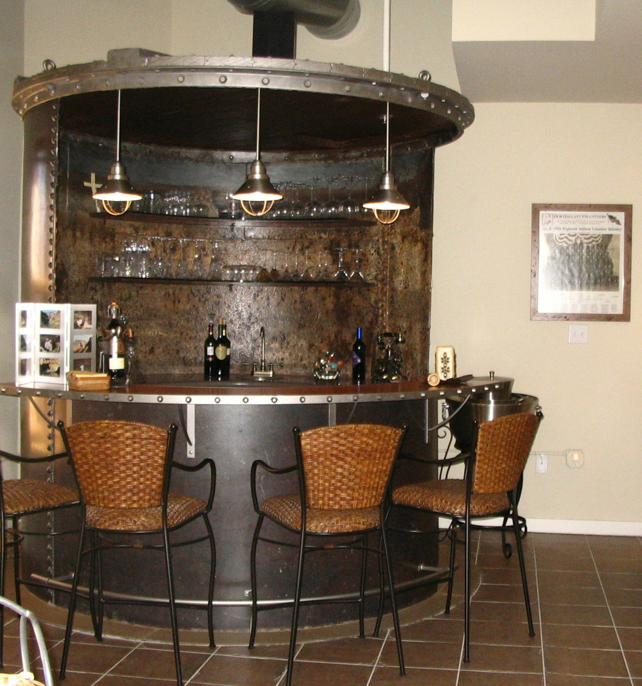 This is an example of a contemporary home bar in Cincinnati.
