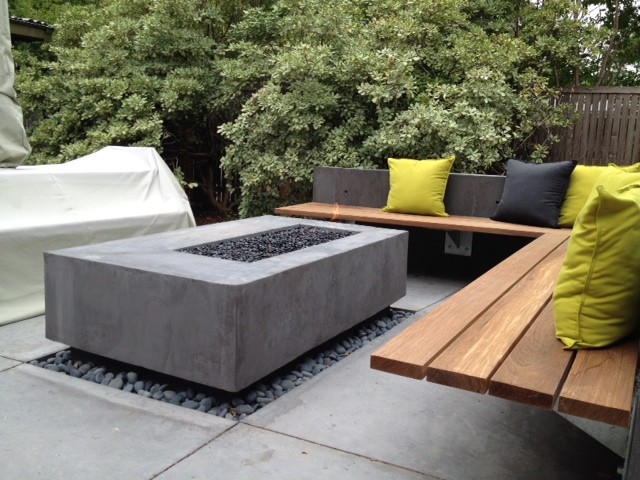Inspiration for a contemporary patio in Dallas.