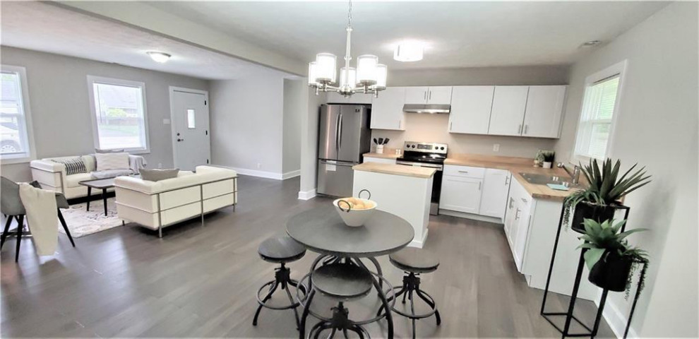 Kitchen - kitchen idea in Indianapolis