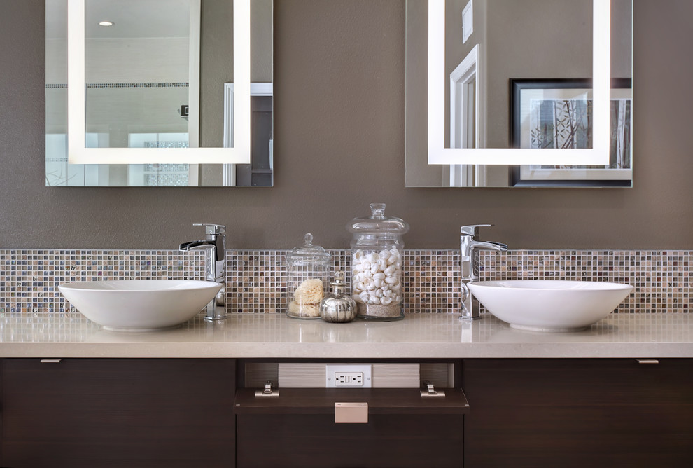 This is an example of a contemporary bathroom in Orange County.