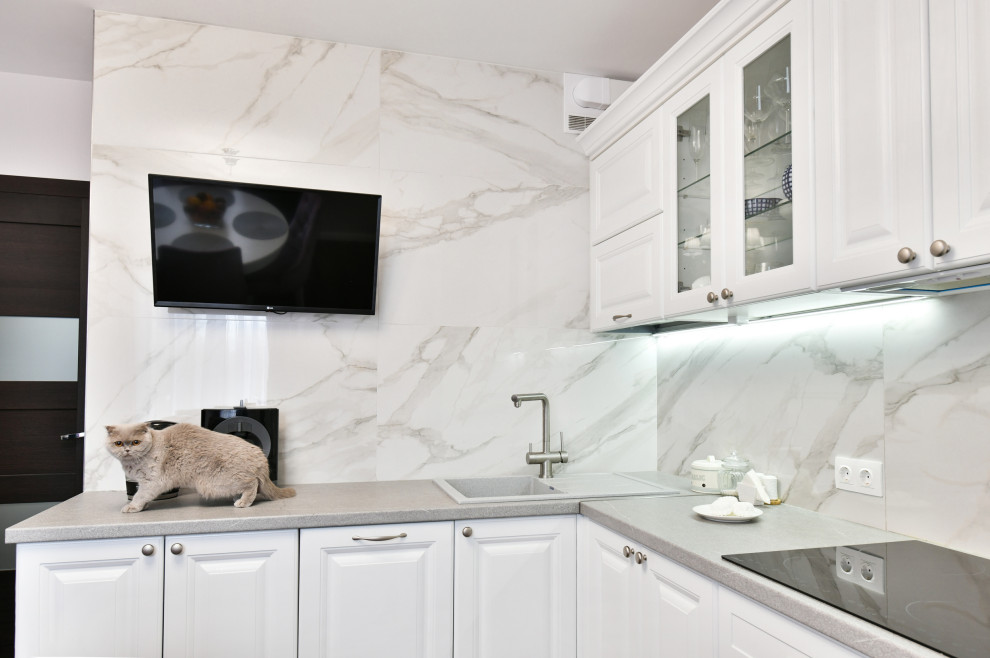 Кухня белая классическая