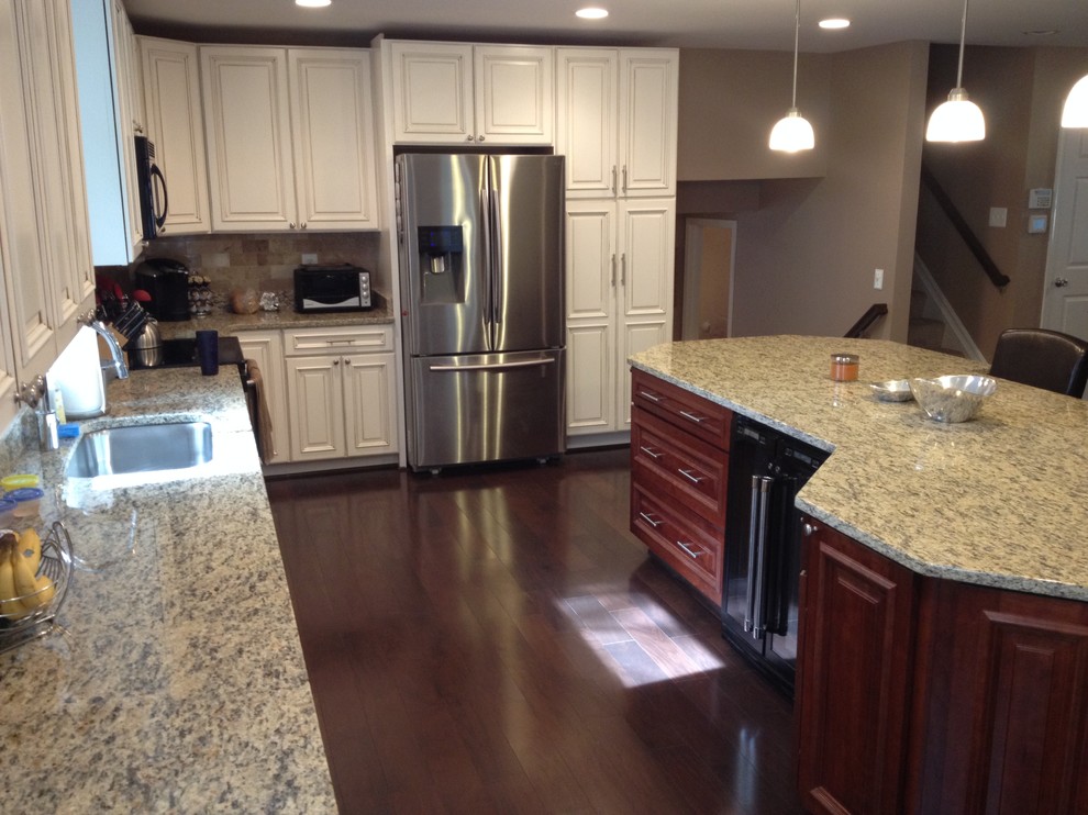 Two-Tone Kitchen