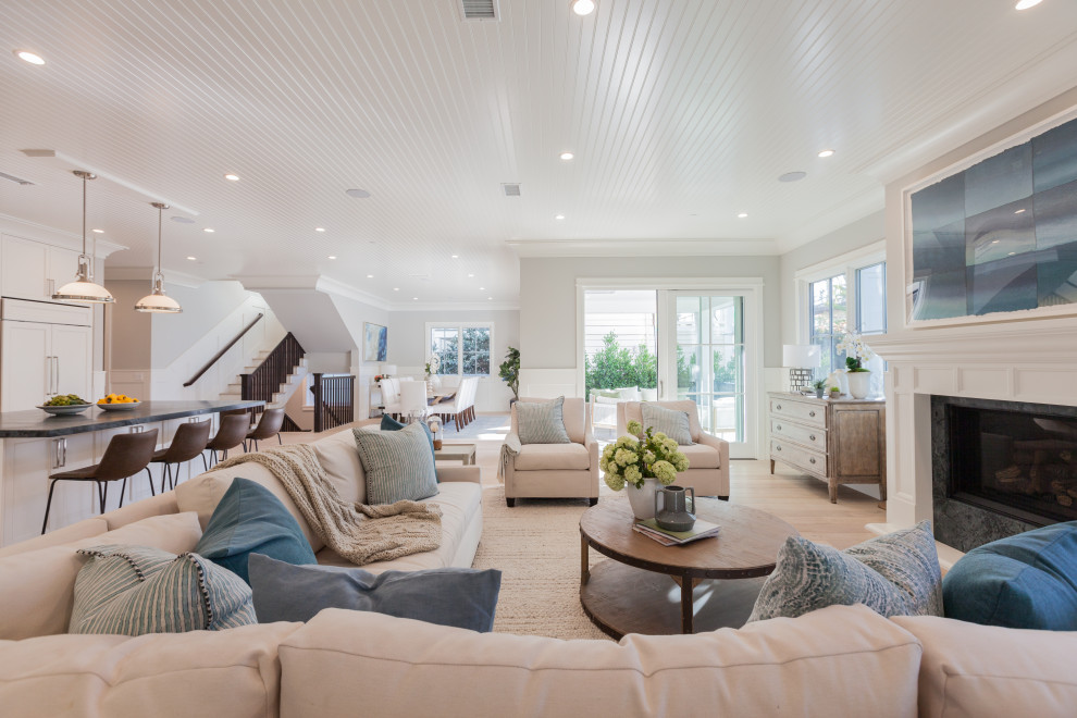 Photo of a transitional living room in San Diego.