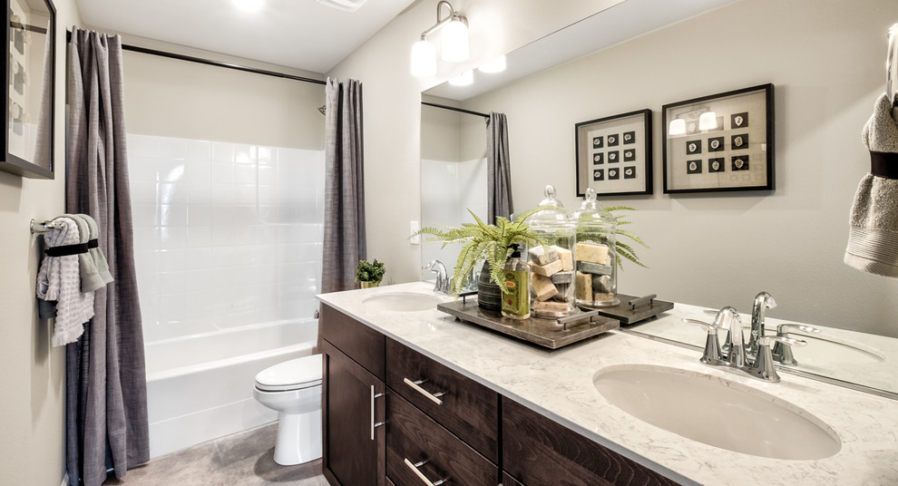 Mid-sized arts and crafts kids bathroom in Seattle with beaded inset cabinets, brown cabinets, a shower/bathtub combo, a one-piece toilet, beige walls, vinyl floors, an undermount sink, quartzite benchtops, grey floor, a shower curtain and white benchtops.