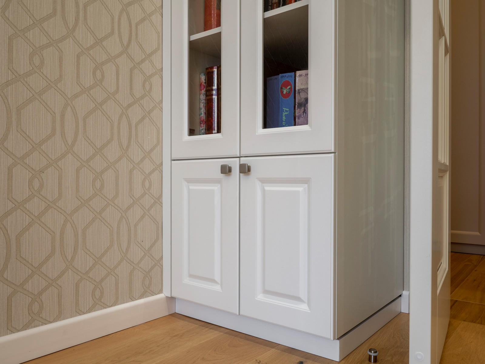 Меблировка спальни и кабинета в светло-мятном цвете