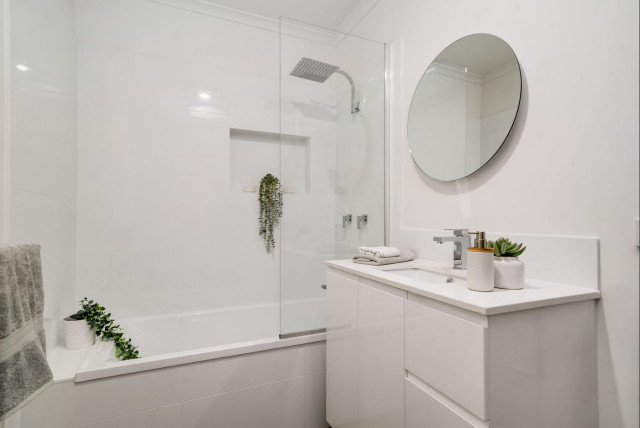 9 Watson St, Clontarf coastal-bathroom