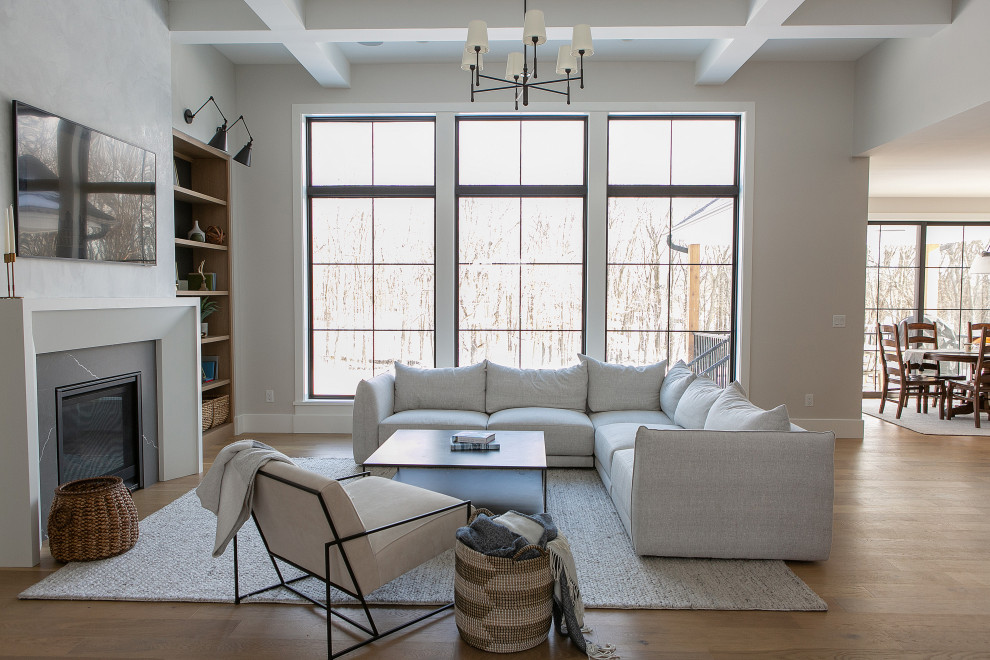 Example of a transitional home design design in Chicago