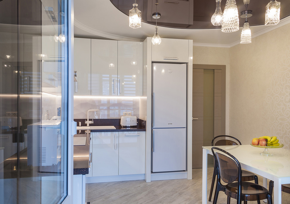 Светлая кухня в современном стиле
