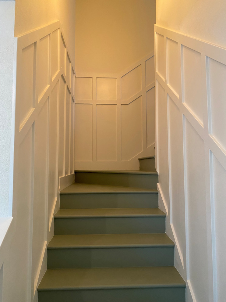 Stair wainscoting
