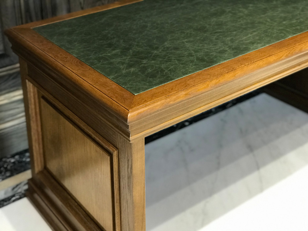 Читательский стол