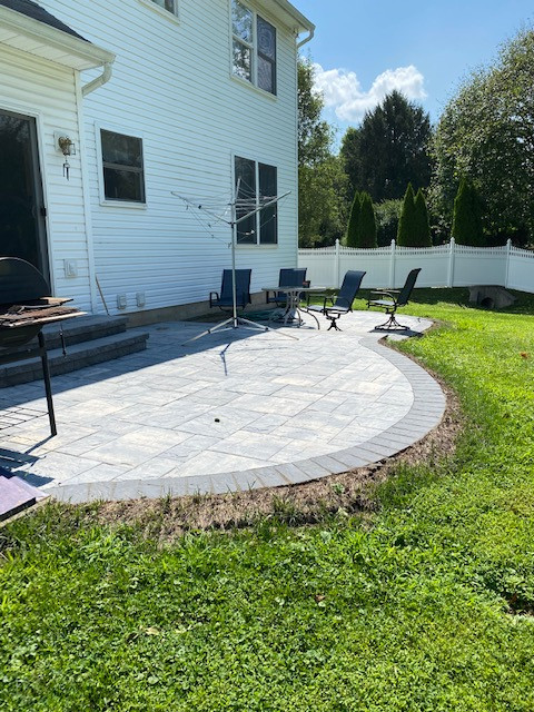 Curvy patio- Montauk Blue with coal border