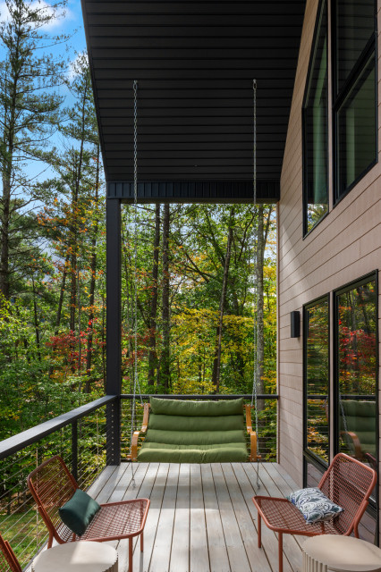 LaBelle Cabin rustic-balcony