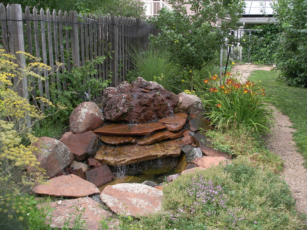 Photo of a mid-sized arts and crafts garden in Denver.