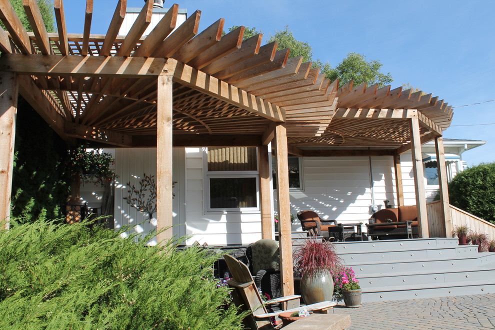 Example of a transitional deck design in Calgary