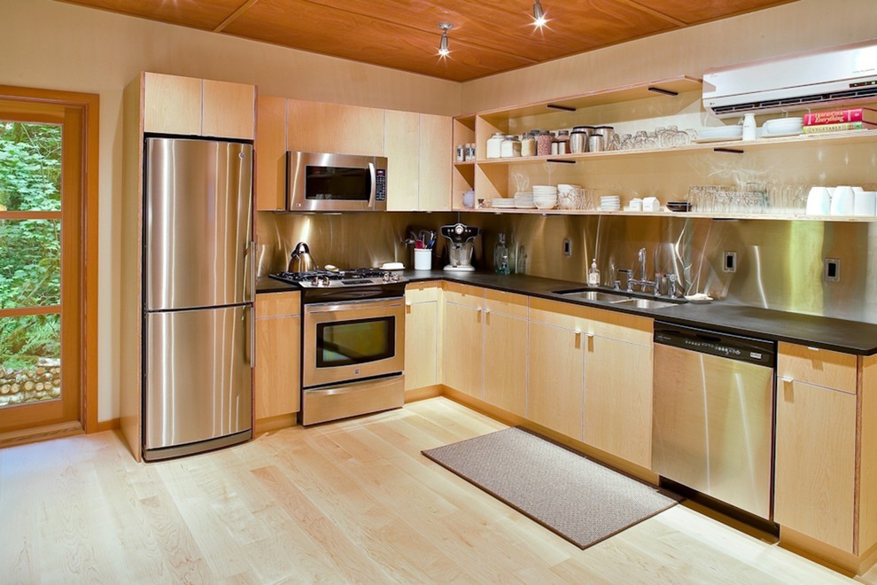 Design ideas for a contemporary kitchen in Seattle.
