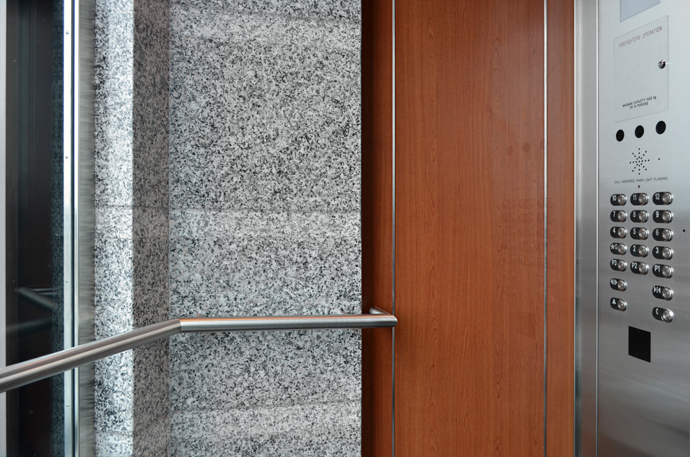 Home design - contemporary home design idea in Toronto