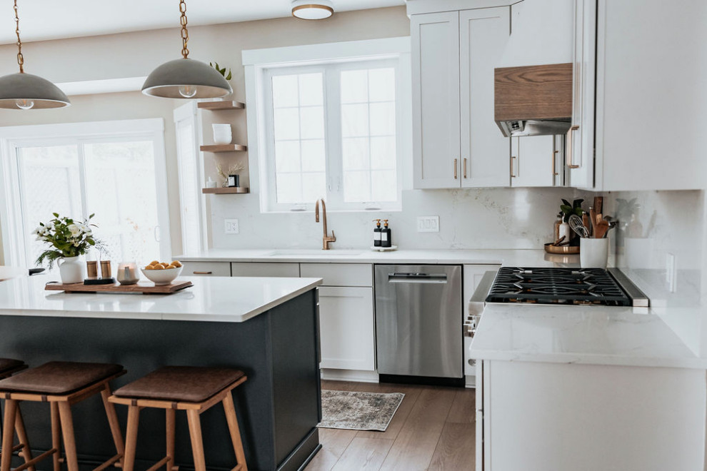Transitional home design photo in New York
