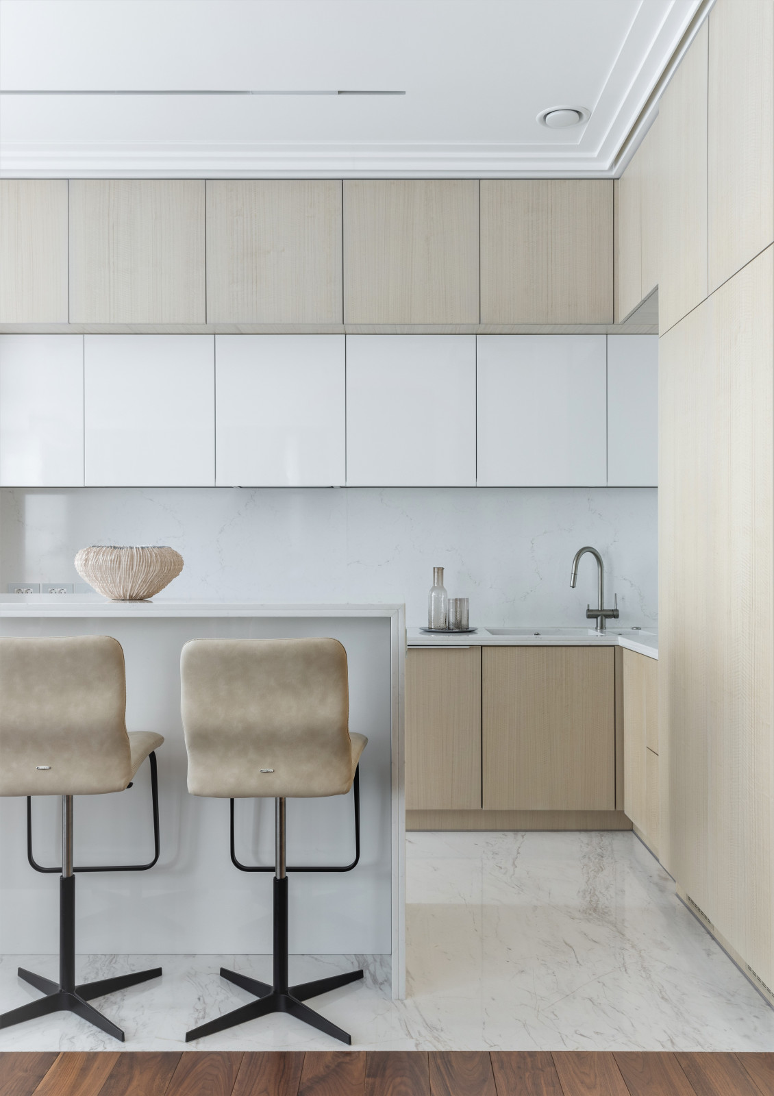 Современный интерьер в смешанном стиле.