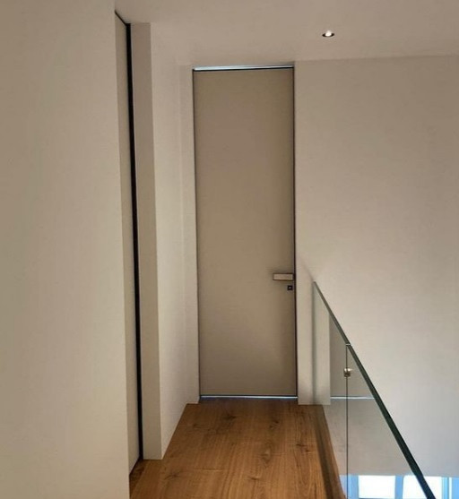 Лестница на тетиве с опорным стеклом (2020)