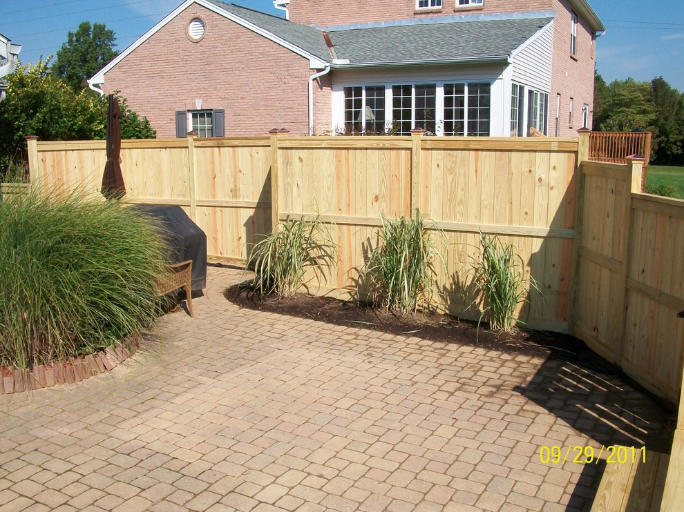 Inspiration for a mid-sized backyard deck remodel in Cincinnati