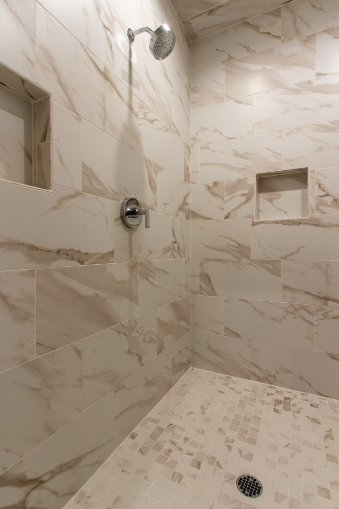 Inspiration for a transitional home design remodel in Milwaukee