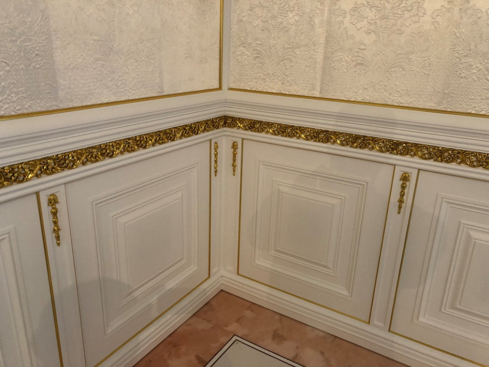 Панели с дверьми.