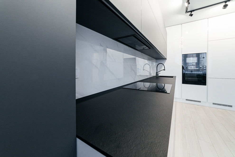 Угловая кухня с фасадами Fenix