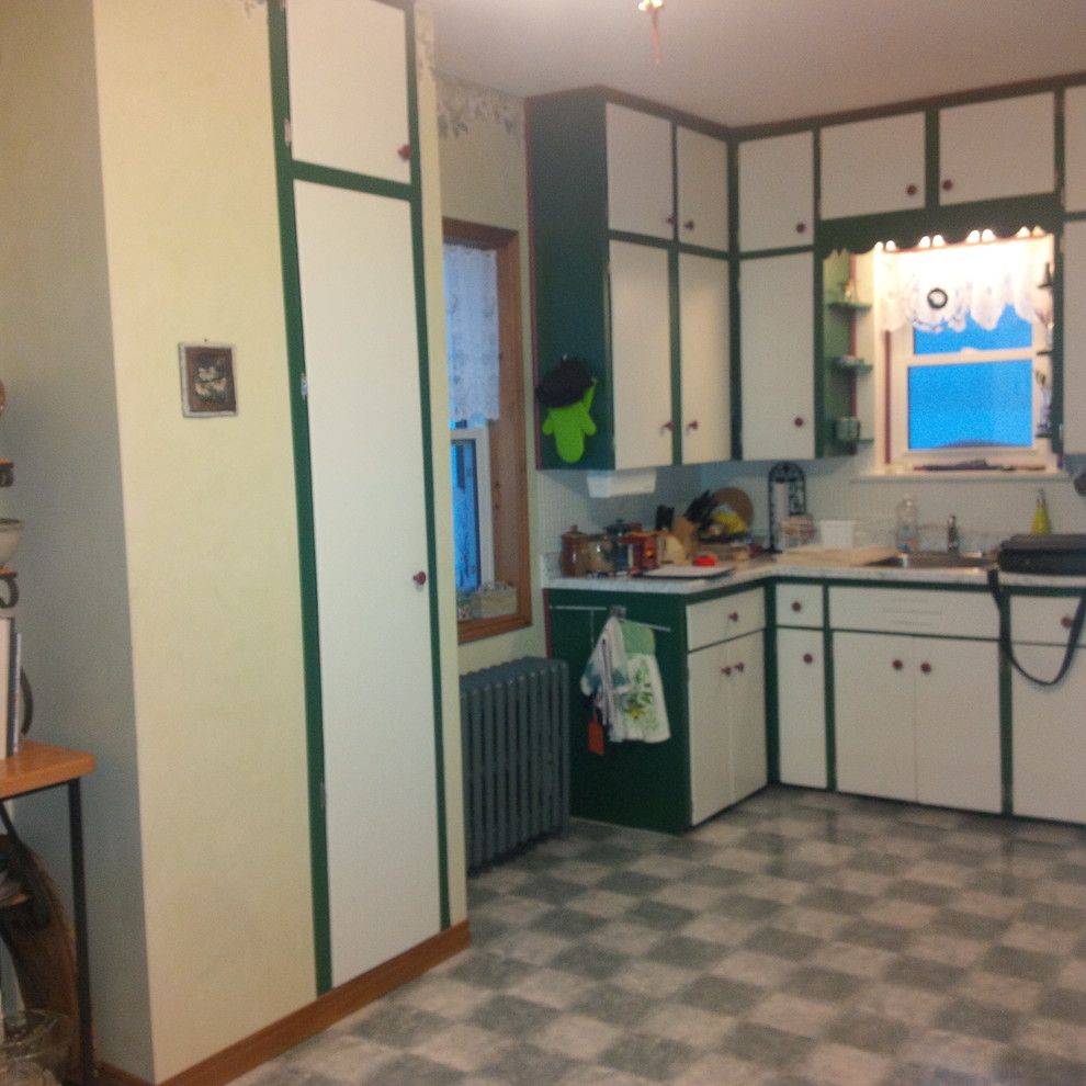 Home design - transitional home design idea in Toronto