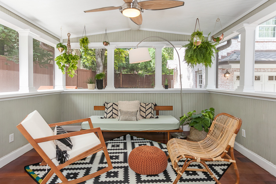 Design ideas for a mid-sized midcentury sunroom in Los Angeles with a standard ceiling, medium hardwood floors and no fireplace.