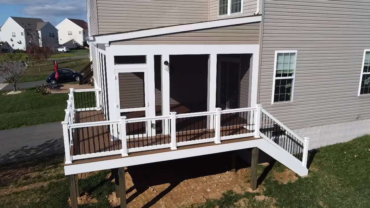 Screened in deck w/ outer walkway