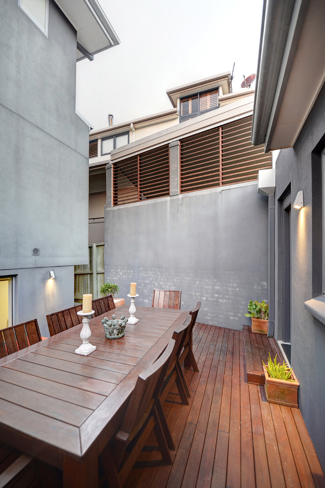 Design ideas for a mid-sized contemporary courtyard deck in Sydney with no cover.