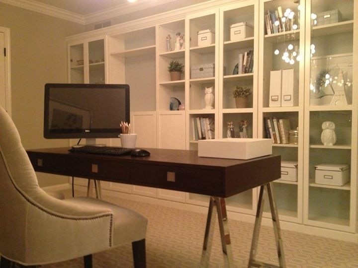 Photo of a transitional home office in Philadelphia.