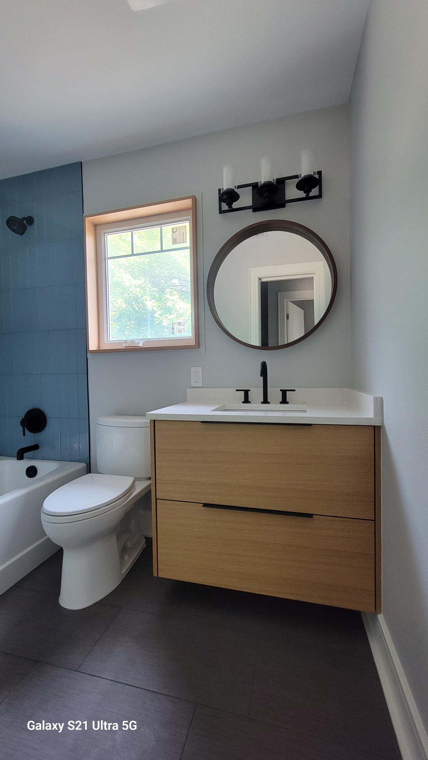 FULL  MODERN REMODELATION HOME / NEW FLOORING, CUSTOM HANDRAIL