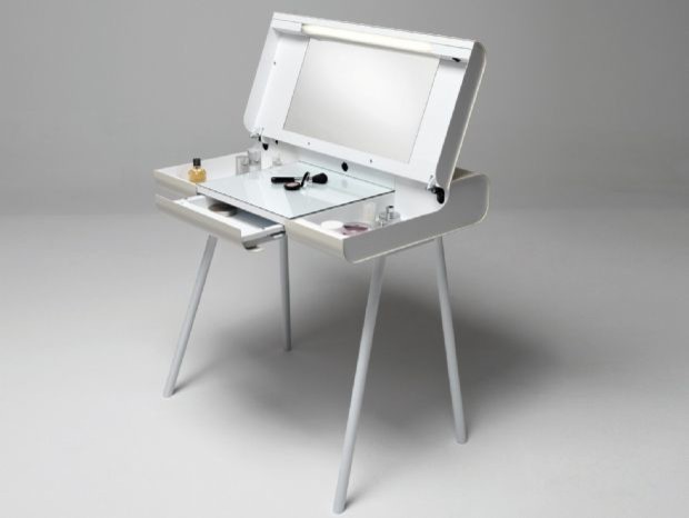 Collapsible Makeup Table