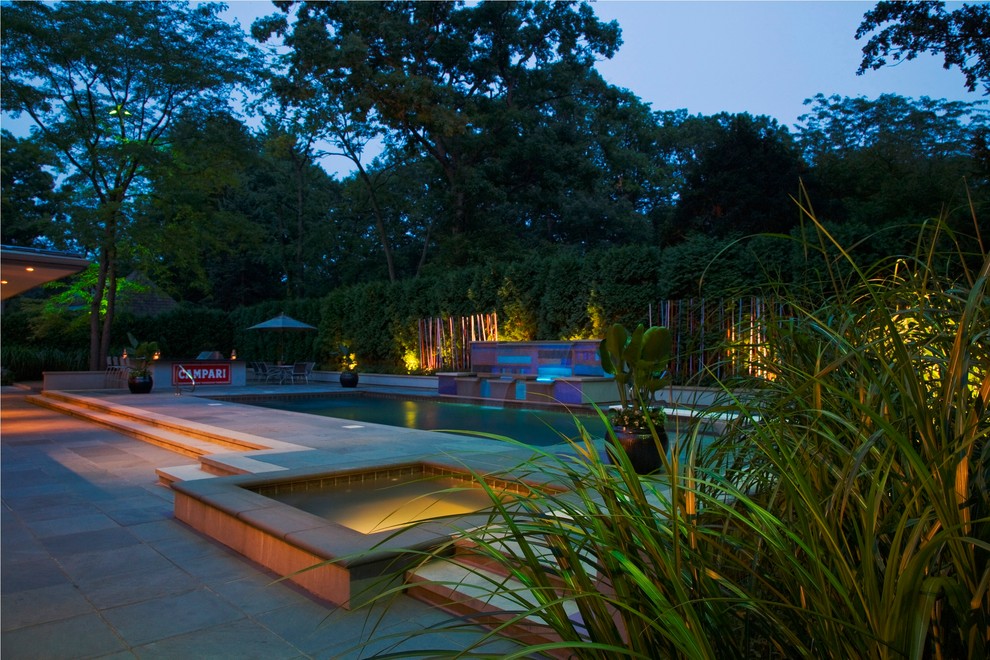 Design ideas for a contemporary pool in Chicago.