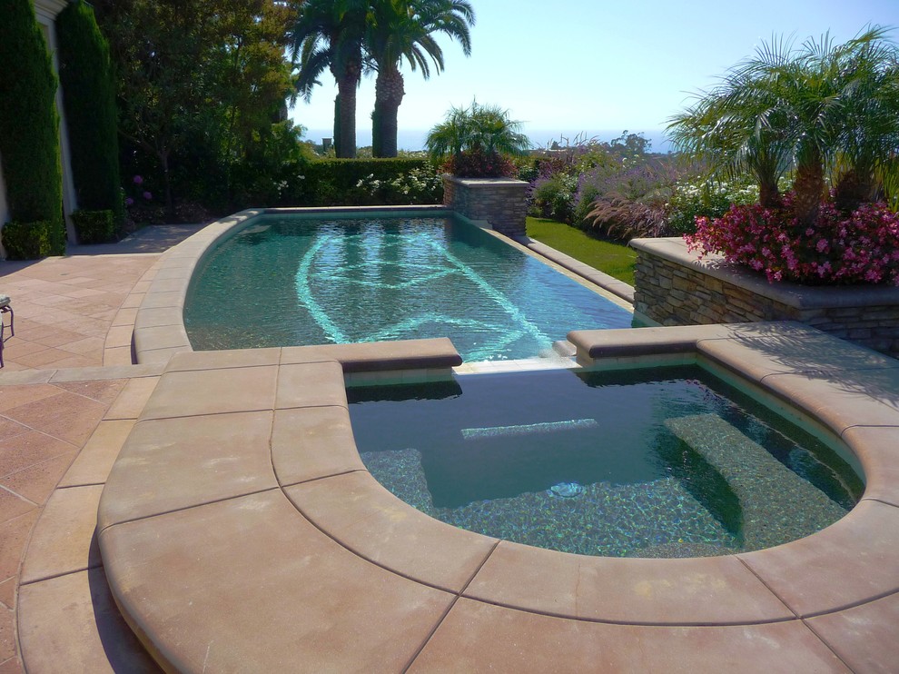 Inspiration for a mid-sized modern backyard custom-shaped infinity pool remodel in Orange County