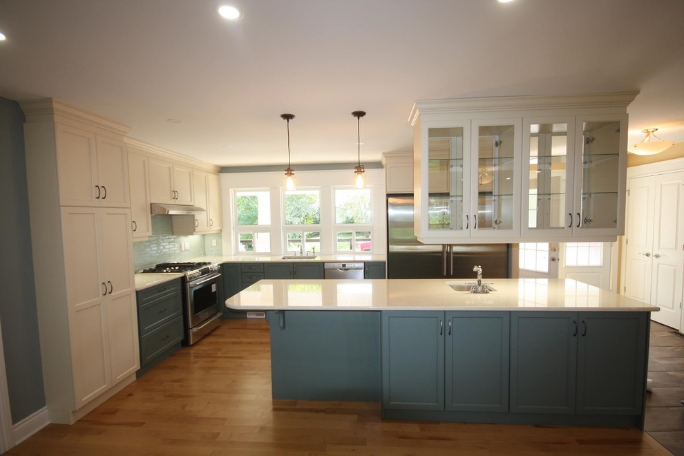 Transitional kitchen photo in Ottawa
