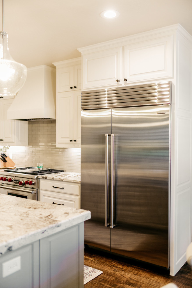 Inspiration for a transitional kitchen remodel in Dallas
