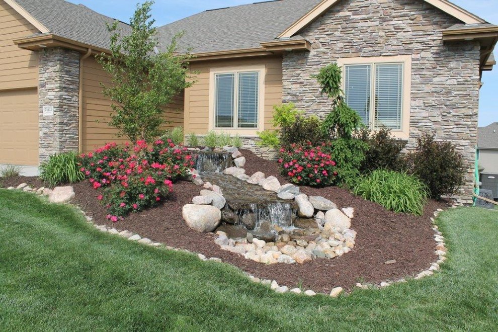 Photo of a traditional landscaping in Omaha.
