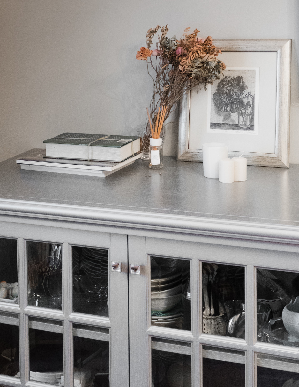 Комод на набережной