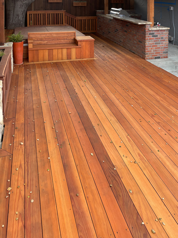 Outdoor Kitchen & Deck