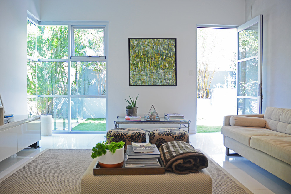 This is an example of a contemporary family room in Brisbane.
