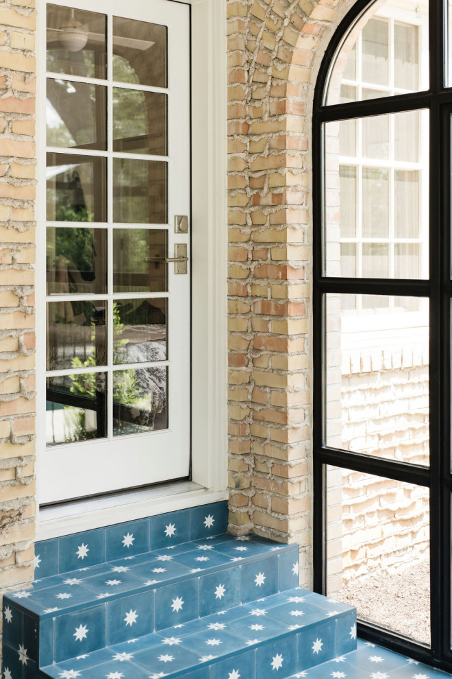 Inspiration for a transitional home design remodel in Austin