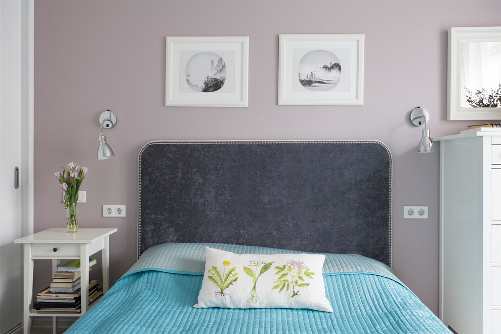 Кухня, декоративные балки и мебель в квартире с современным дизайном