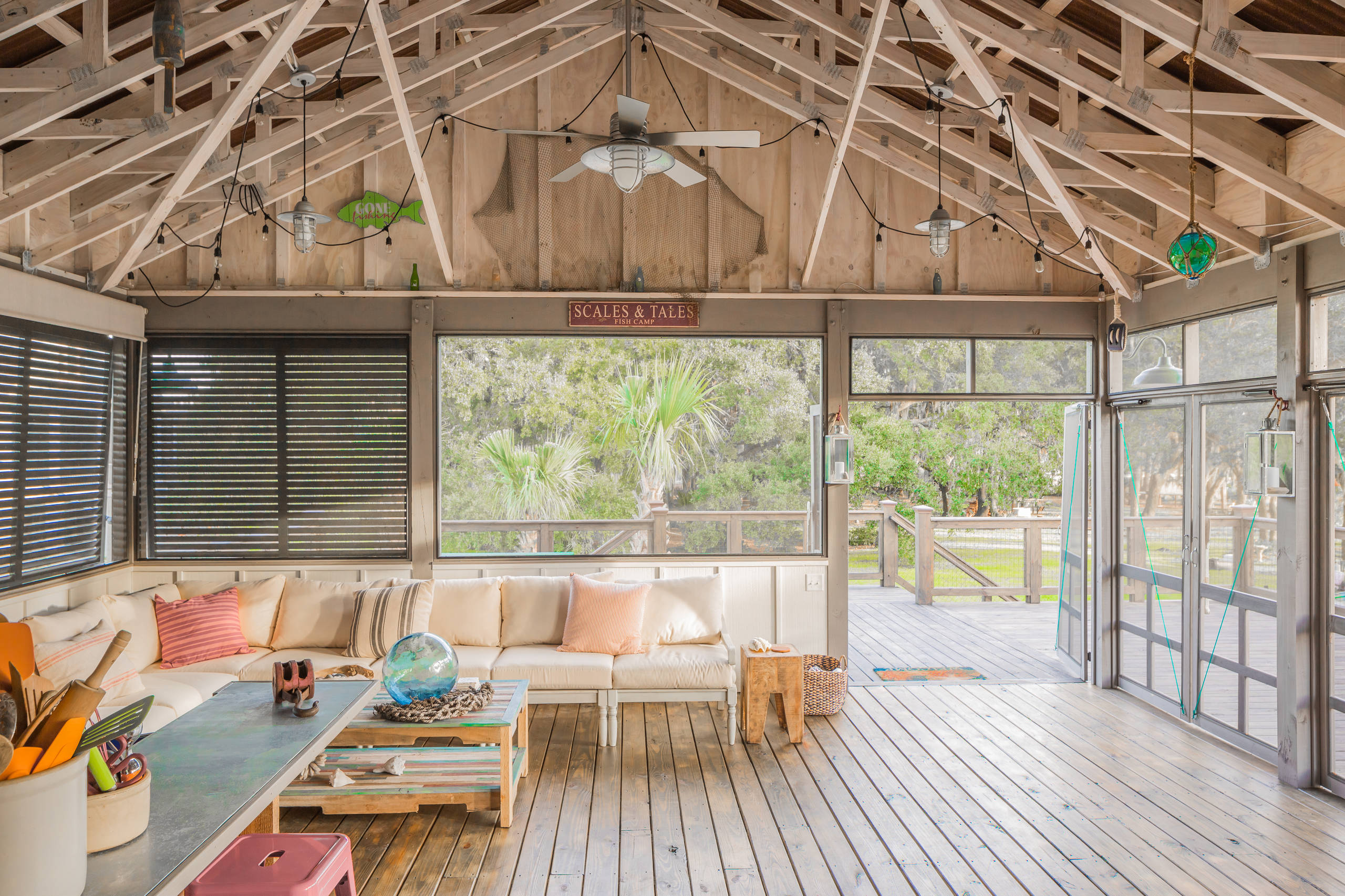 Houzz Tour: New Getaway Channels an Old Fish Camp, image size:2560x1706