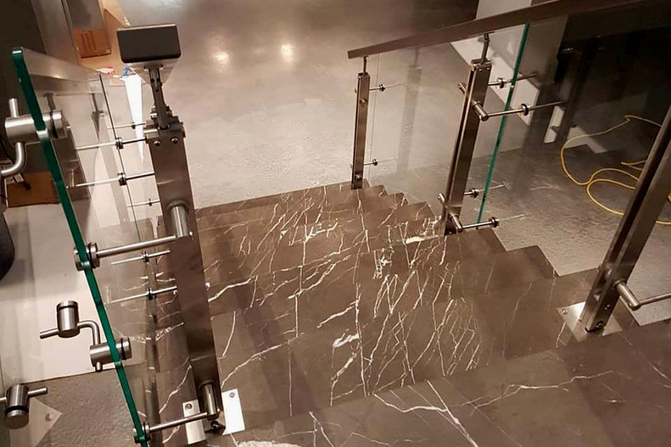 Нержавеющие ограждения со стеклом для лестницы